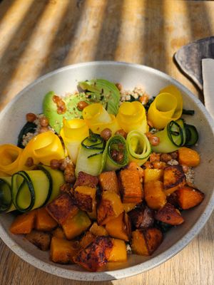 Zuchhini bowl with quinoa at Mesa Salvaje in Bogota