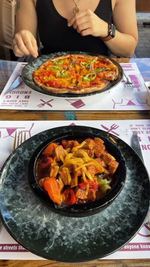 Vegan osmanish and vegan pizza  at Cozy Alanya in Alanya