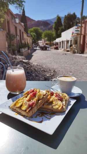 gofres con fruta, te helado con frutilla y café con leche  at Logros Café in Jujuy