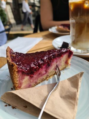 Blueberry cheesecake at Café NiMo in Leipzig