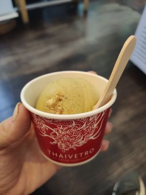 Banana almond caramel at ThaiVetro in Bangkok