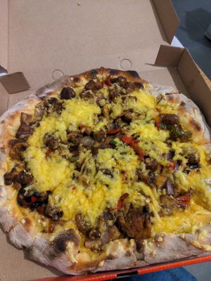 Kebap Pizza with barbeque, mushrooms, chunks and pepper at Mozzarella Pit Stop in Crete