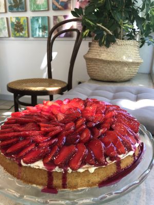 Veganer Erdbeerkuchen   at LONO in Munich