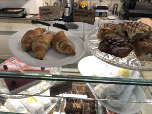 Zimtschnecken und Schokocroissant at LONO in Munich