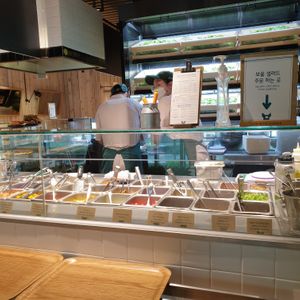 counter... note hydro lettuce at Pig in the Garden - Gwanghwamun in Seoul