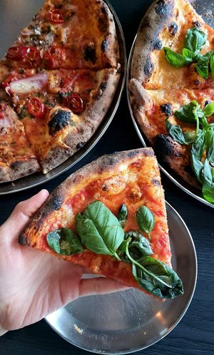 Pizza "Margherita" - veganized at Tom's Pizza in Seoul