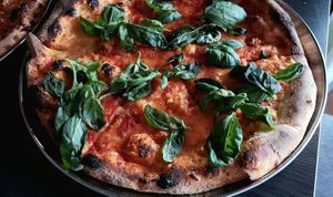 Pizza "Margherita" - veganized at Tom's Pizza in Seoul