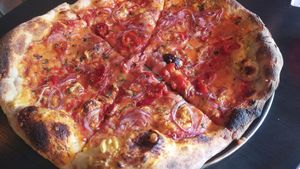  at Tom's Pizza in Seoul