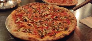  at Tom's Pizza in Seoul