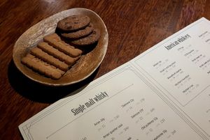 Complimentary snacks (vegan cookies) at Howl in the Bar - 하울인더바 in Seoul