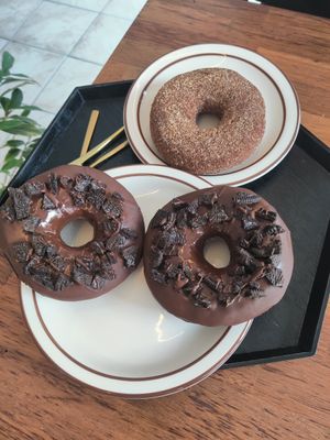 Oreo and cinnamon doughnuts at Usual Coffee in Jeju