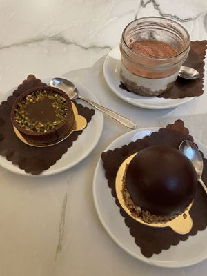 Tiramisù, crostatina al caramello salato e pistacchio e sfera cioccolato e nocciole  at Cortese Café 900 in Florence