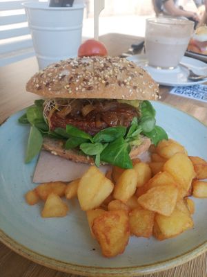 Burguer de remolacha y quinoa at Panorama in Barcelona
