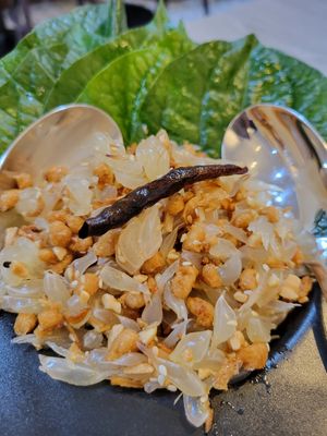 Pomelo dish Yum Som-O at Khun Churn in White in Bangkok