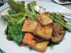 Pad see ew  at Khun Churn in White in Bangkok