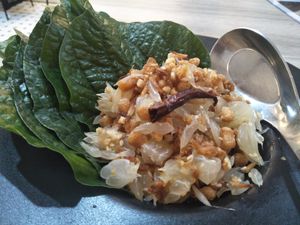 Yum som-o at Khun Churn in White in Bangkok