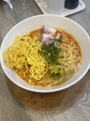 Khao soi  at Khun Churn in White in Bangkok