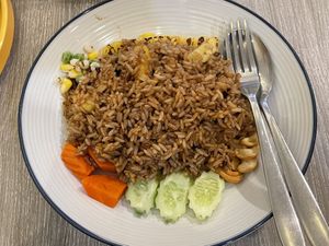 Pad sub-parod (pineapple fried rice with raisins and cashew nuts), 98 baht  at Khun Churn in White in Bangkok