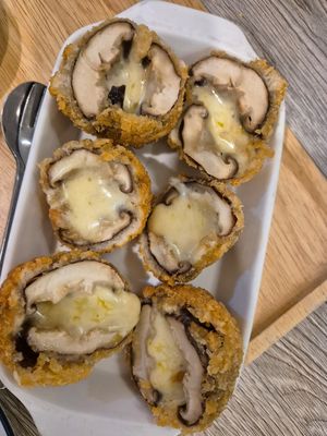 Fried mushrooms and cheese at Khun Churn in White in Bangkok