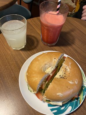 Bagel, lemonade and smoothie  at Emilie and the Cool Kids in Lille
