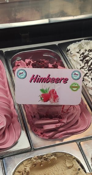 Vegan ice cream at Wonder Waffel - Hohenstaufenring in Cologne