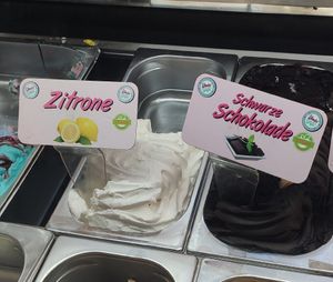 Vegan ice cream at Wonder Waffel - Hohenstaufenring in Cologne