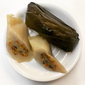 Bánh bột lọc (farine de tapioca, xá xíu, carotte, jicama, champignon oreille de Judas, sel, poivre, sucre)
 at Mangala in Montreal