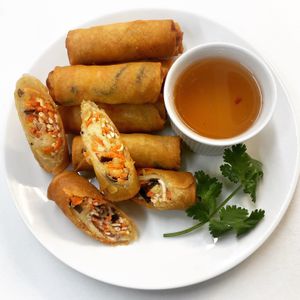 Rouleaux impériaux végétariens (8 mcx) / Chả giò (8 mcx) at Mangala in Montreal