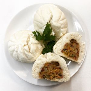 Bánh bao (brioche vietnamienne à la vapeur) at Mangala in Montreal