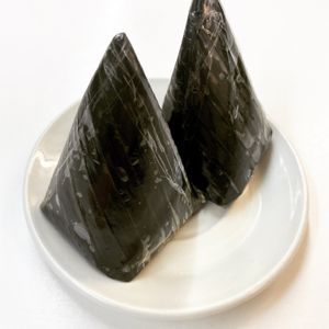 Bánh ít (farine de riz gluant, fèves jaunes ou noix de coco râpé)
 at Mangala in Montreal