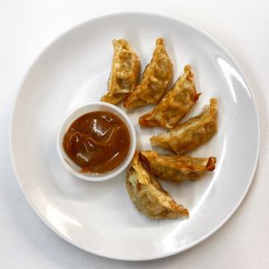 Dumplings végétariens frits (6 mcx) / Huệ lực (6 mcx) at Mangala in Montreal