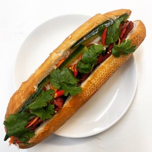 Sandwich vietnamien / Bánh mì vietnam (choix végé-boeuf, végé-poulet, tofu cari, shiitake, xá xíu, bì, etc.) at Mangala in Montreal