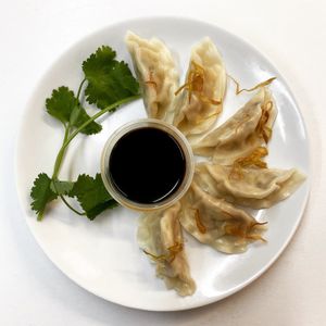 Dumplings végétariens à la vapeur (6 mcx) / Định lực (6 mcx) at Mangala in Montreal