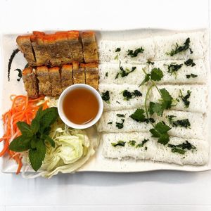 Vermicelles de riz et végé-porc BBQ / Bánh hỏi ngộ năng
 at Mangala in Montreal