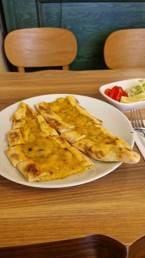 Patatesli peynirli pide at Vegan Masa in Istanbul