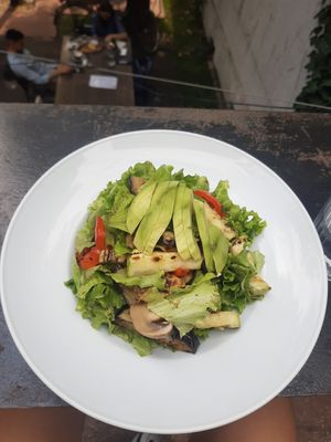 Salad at Simbio in Bucharest