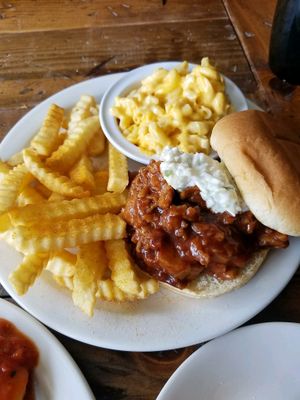 Memphis BBQ and Mac and Cheese at Imagine Vegan Cafe in Memphis