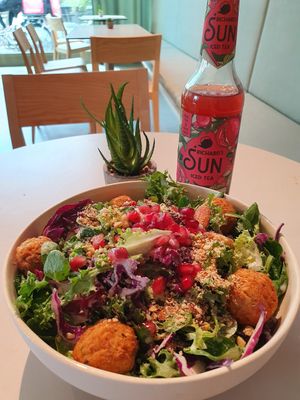 Vegan Falafel Salad at beets&roots  in Dusseldorf