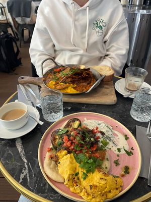 Sabich & Full English at ST. LOUIS The Breakfast Company in Cologne