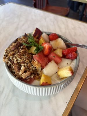 Granola bowl - vegan version   at ST. LOUIS The Breakfast Company in Cologne