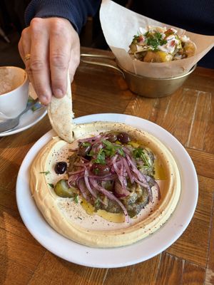 Hummus met gerookte aubergine  at Esh Pitabar in Amsterdam