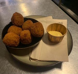 Vegan bitterballen van de Oesterzwammerij at Kweekcafé in Haarlem