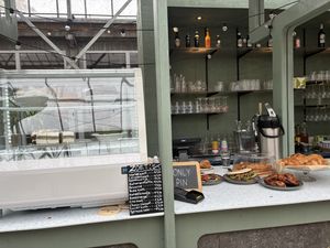 In kweekcafe is ook een aparte ruimte met dit leuke wagentje vol vegan lekkers   at Kweekcafé in Haarlem