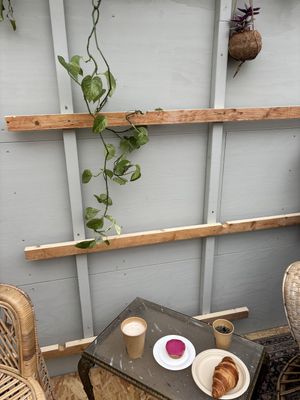  Chai, roze koek en croissant, alles vegan  at Kweekcafé in Haarlem