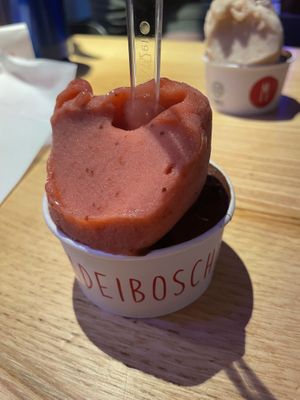 Marotto / white strawberry  at Mara dei Boschi in Milan