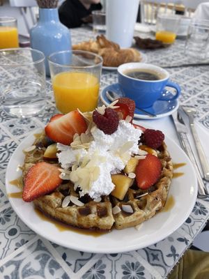 Waffles with caramel  at Cloud Cakes -  Notre Dame de Lorette in Paris