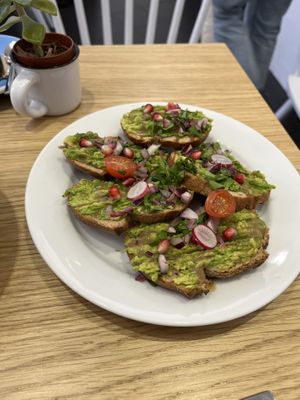 Avocado toast  at Cloud Cakes -  Notre Dame de Lorette in Paris