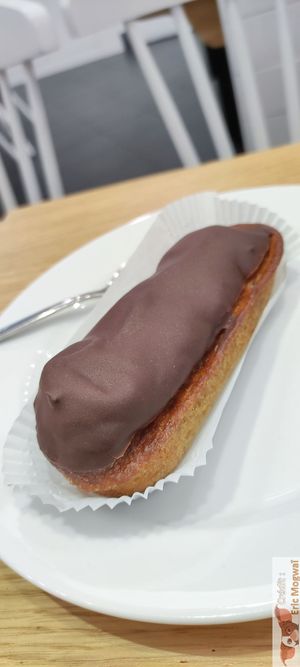 Vegan Eclairs au chocolat  only here in Paris at Cloud Cakes -  Notre Dame de Lorette in Paris
