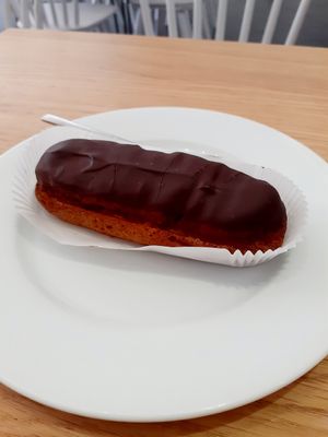 Éclair chocolat at Cloud Cakes -  Notre Dame de Lorette in Paris