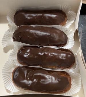 Chocolate eclairs / eclairs au chocolat   at Cloud Cakes -  Notre Dame de Lorette in Paris